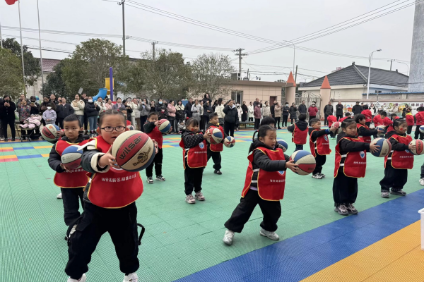 “趣”运动   亲陪伴